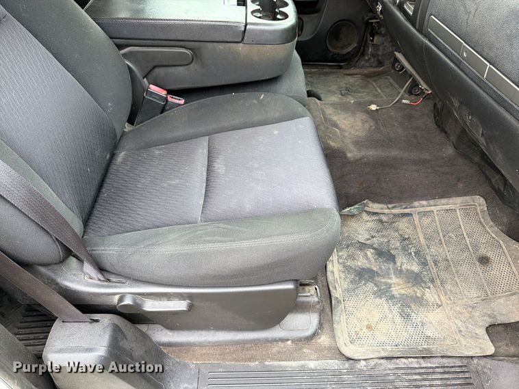 image for item DT3100 2012 Chevrolet Silverado 1500 Ext. Cab pickup truck