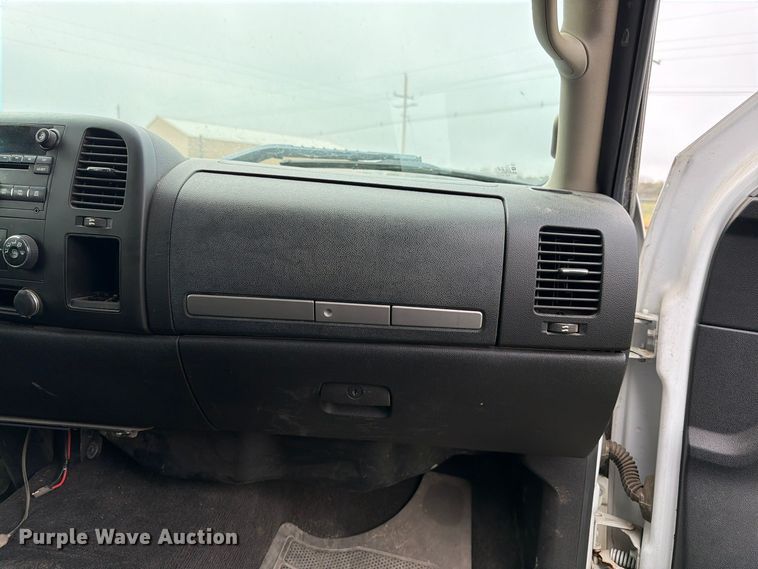 image for item DT3100 2012 Chevrolet Silverado 1500 Ext. Cab pickup truck
