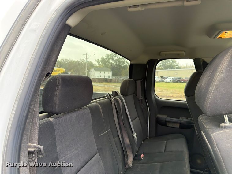 image for item DT3100 2012 Chevrolet Silverado 1500 Ext. Cab pickup truck