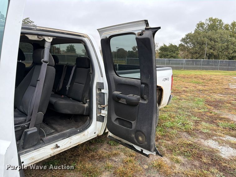 image for item DT3100 2012 Chevrolet Silverado 1500 Ext. Cab pickup truck
