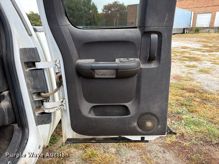 image for item DT3100 2012 Chevrolet Silverado 1500 Ext. Cab pickup truck