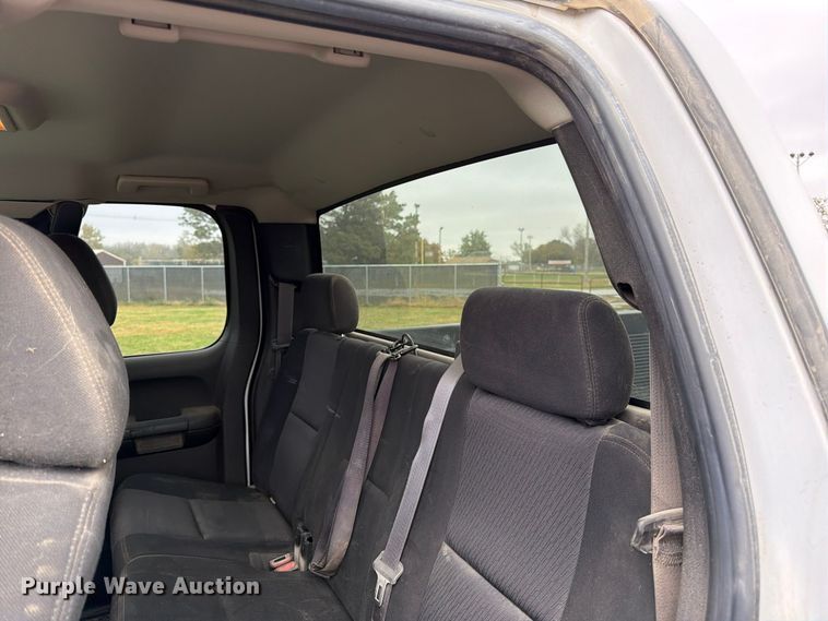 image for item DT3100 2012 Chevrolet Silverado 1500 Ext. Cab pickup truck