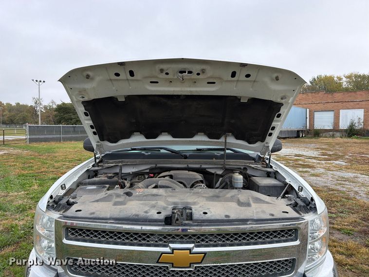 image for item DT3100 2012 Chevrolet Silverado 1500 Ext. Cab pickup truck
