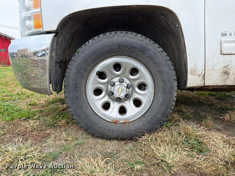 image for item DT3100 2012 Chevrolet Silverado 1500 Ext. Cab pickup truck