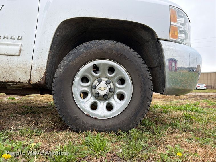 image for item DT3100 2012 Chevrolet Silverado 1500 Ext. Cab pickup truck