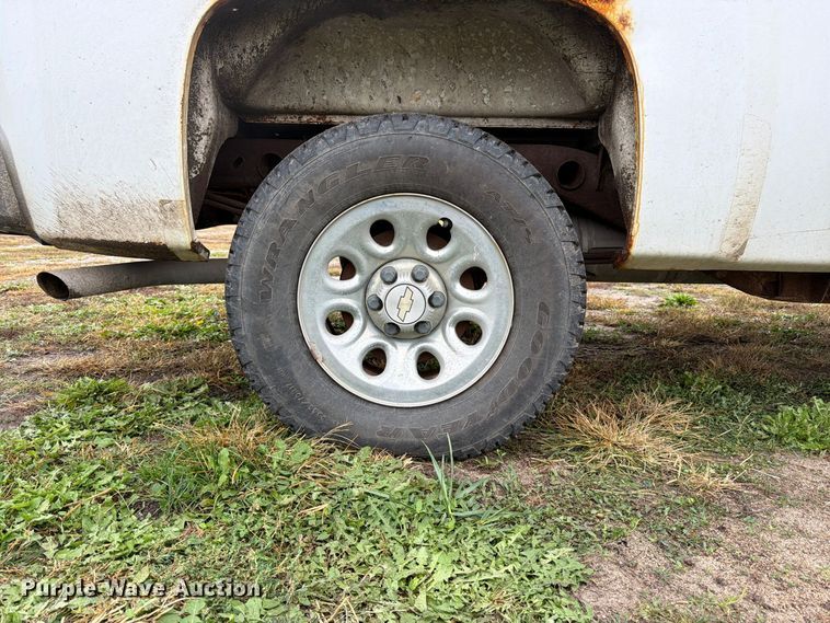 image for item DT3100 2012 Chevrolet Silverado 1500 Ext. Cab pickup truck