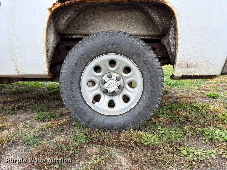 image for item DT3100 2012 Chevrolet Silverado 1500 Ext. Cab pickup truck