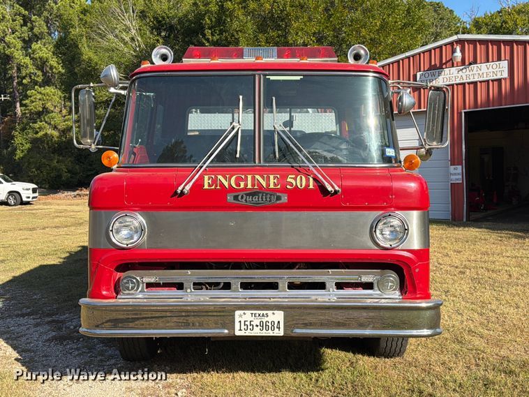 image for item EA7406 1986 Ford C8000 pumper fire truck
