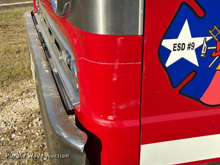 image for item EA7406 1986 Ford C8000 pumper fire truck
