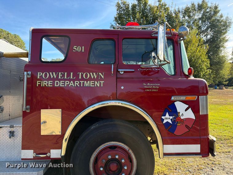 image for item EA7406 1986 Ford C8000 pumper fire truck