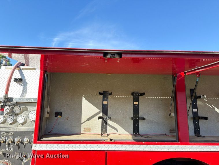 image for item EA7406 1986 Ford C8000 pumper fire truck