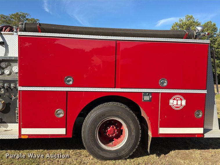 image for item EA7406 1986 Ford C8000 pumper fire truck