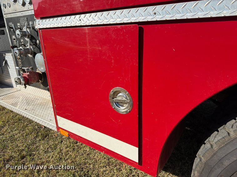image for item EA7406 1986 Ford C8000 pumper fire truck