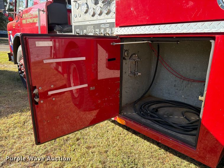 image for item EA7406 1986 Ford C8000 pumper fire truck