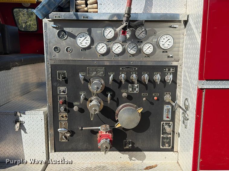 image for item EA7406 1986 Ford C8000 pumper fire truck