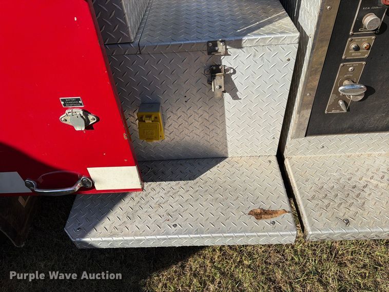 image for item EA7406 1986 Ford C8000 pumper fire truck