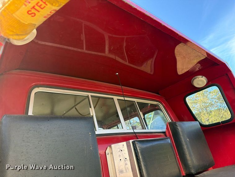 image for item EA7406 1986 Ford C8000 pumper fire truck
