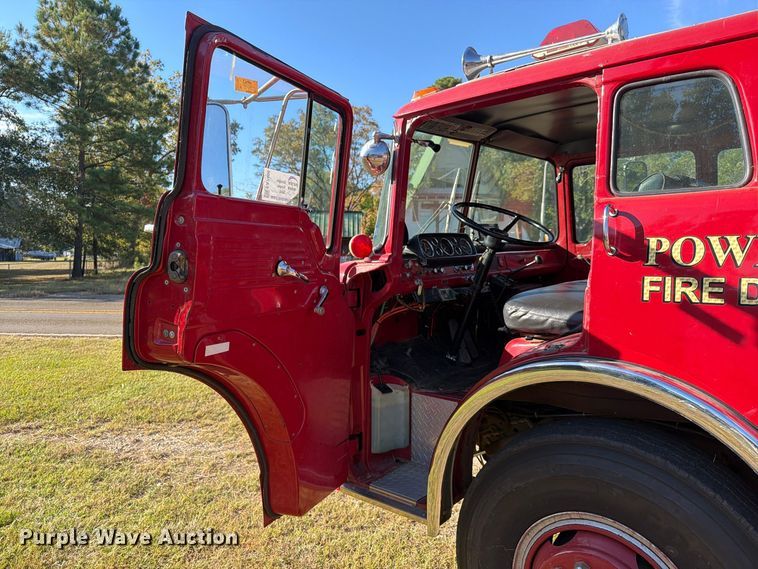 image for item EA7406 1986 Ford C8000 pumper fire truck