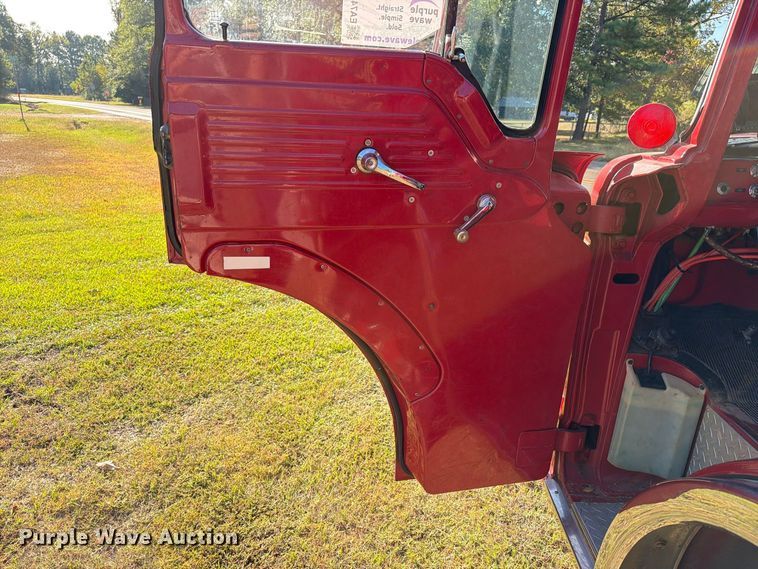 image for item EA7406 1986 Ford C8000 pumper fire truck