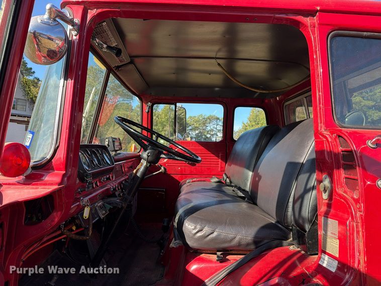 image for item EA7406 1986 Ford C8000 pumper fire truck