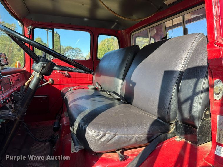 image for item EA7406 1986 Ford C8000 pumper fire truck