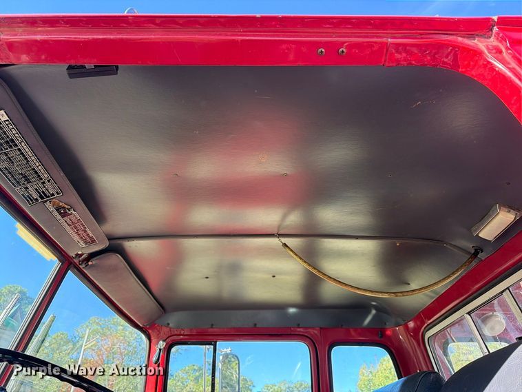 image for item EA7406 1986 Ford C8000 pumper fire truck