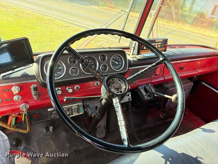 image for item EA7406 1986 Ford C8000 pumper fire truck