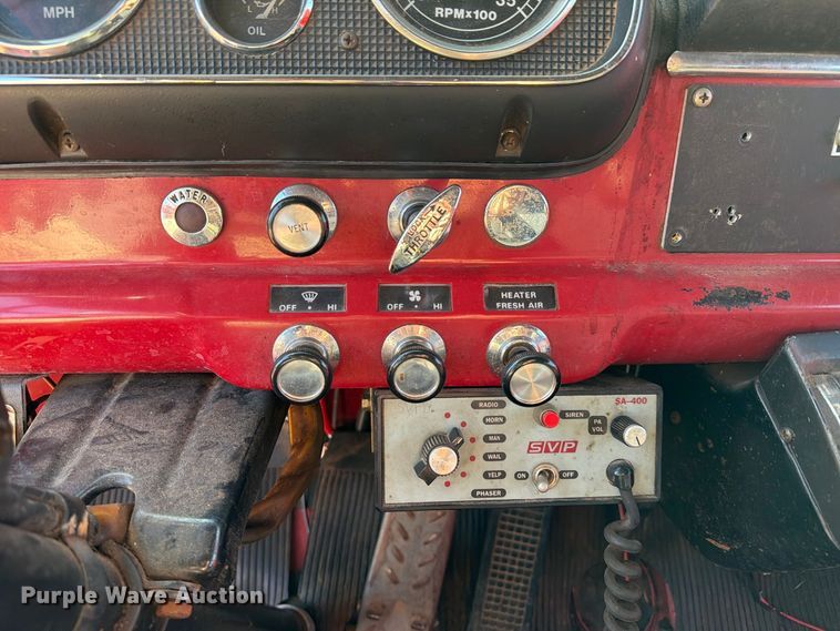 image for item EA7406 1986 Ford C8000 pumper fire truck