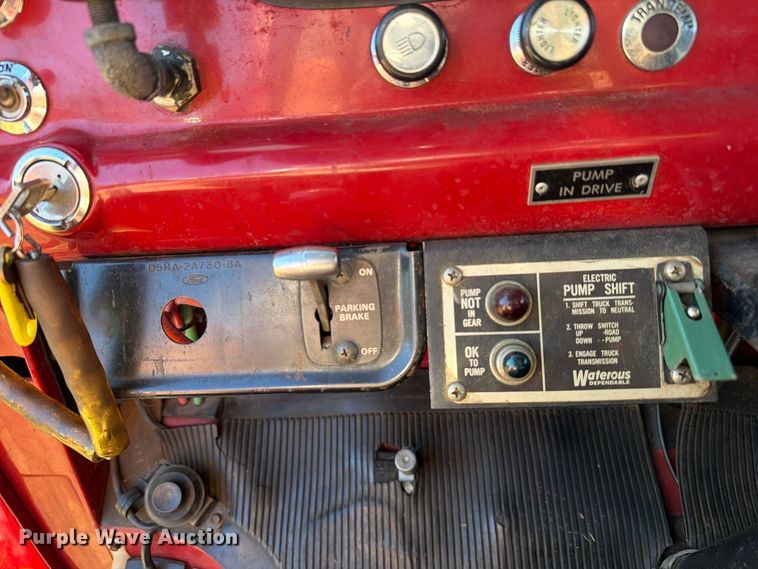 image for item EA7406 1986 Ford C8000 pumper fire truck