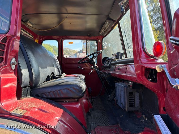 image for item EA7406 1986 Ford C8000 pumper fire truck