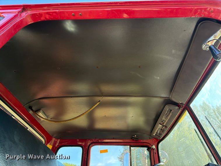 image for item EA7406 1986 Ford C8000 pumper fire truck