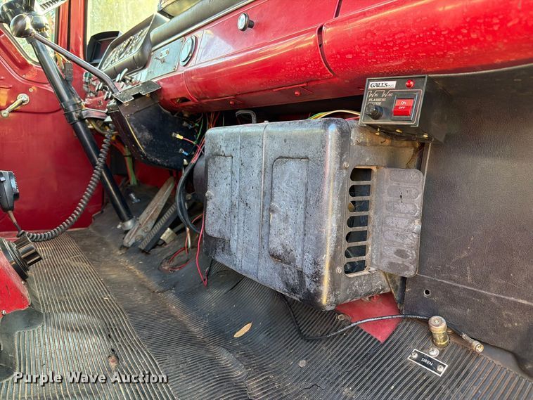 image for item EA7406 1986 Ford C8000 pumper fire truck