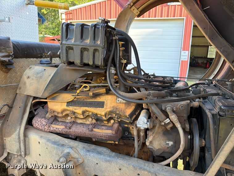 image for item EA7406 1986 Ford C8000 pumper fire truck