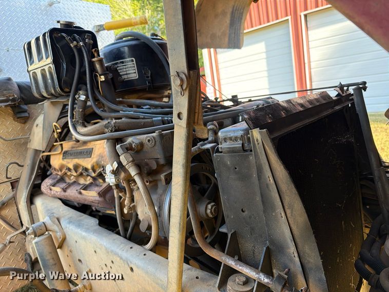 image for item EA7406 1986 Ford C8000 pumper fire truck