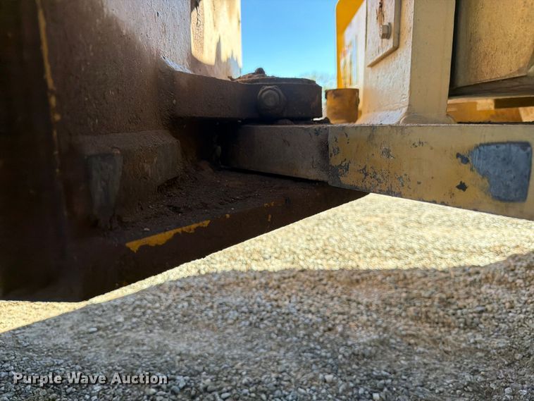image for item ED0224 1996 Caterpillar CP-433C single drum vibratory padfoot roller
