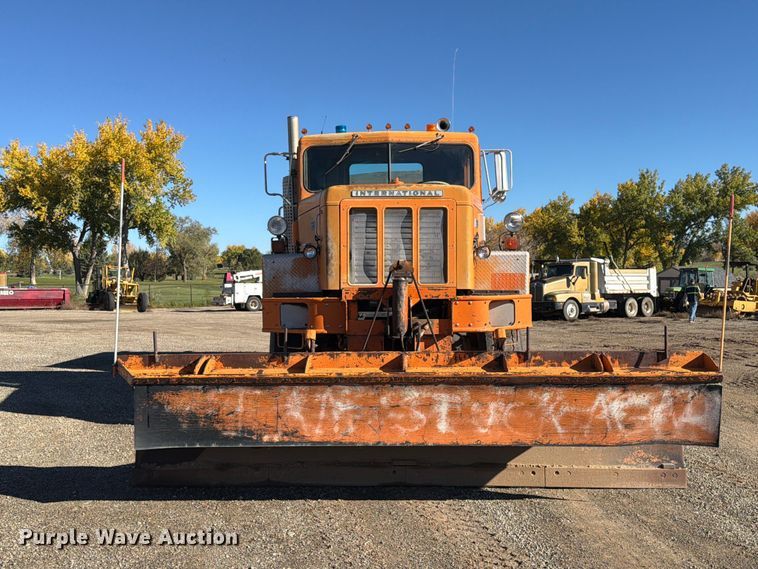 image for item ED0225 1982 International 5070 spreader truck
