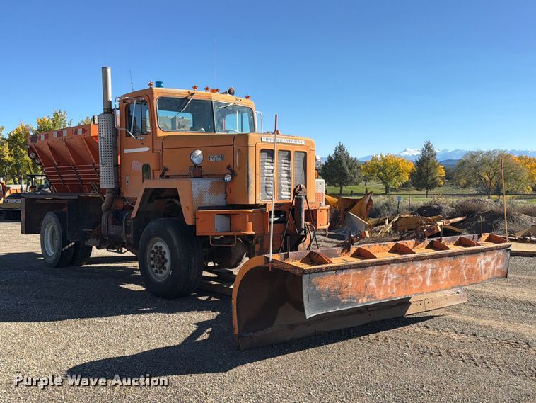 image for item ED0225 1982 International 5070 spreader truck