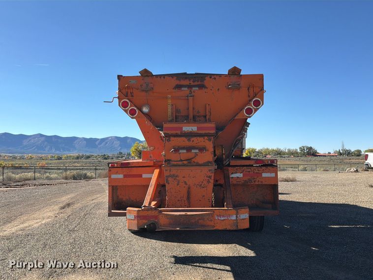 image for item ED0225 1982 International 5070 spreader truck