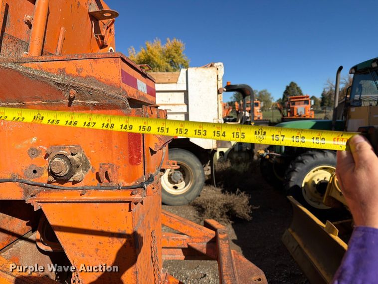 image for item ED0225 1982 International 5070 spreader truck