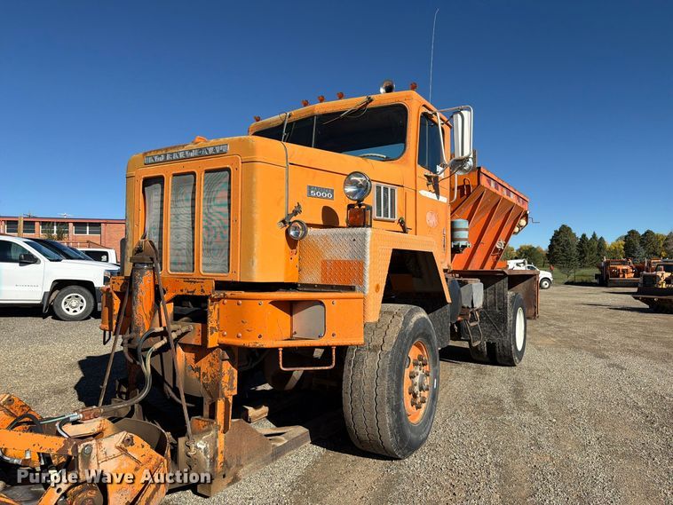 image for item ED0225 1982 International 5070 spreader truck