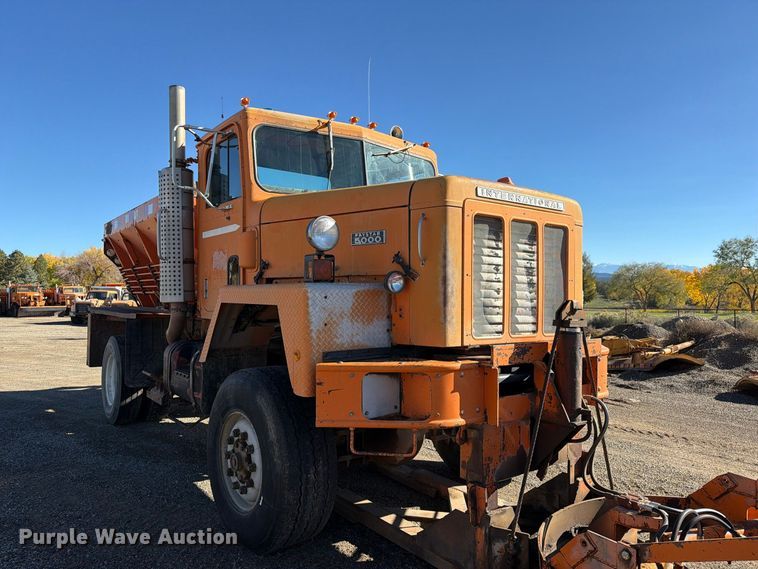 image for item ED0225 1982 International 5070 spreader truck