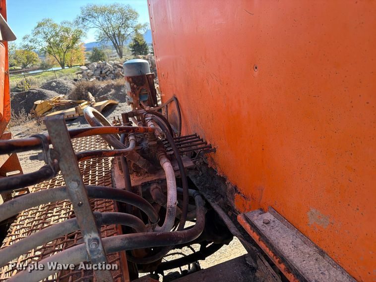 image for item ED0225 1982 International 5070 spreader truck