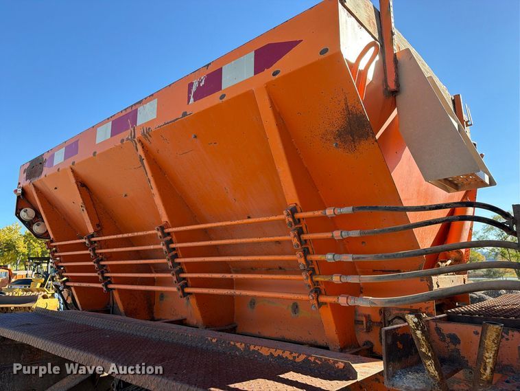 image for item ED0225 1982 International 5070 spreader truck