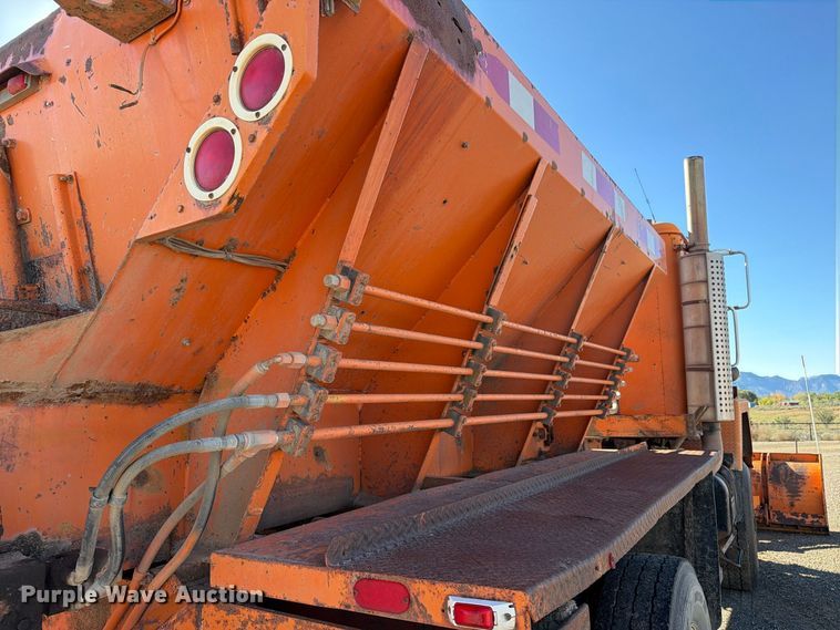 image for item ED0225 1982 International 5070 spreader truck