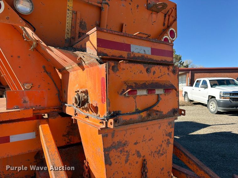 image for item ED0225 1982 International 5070 spreader truck