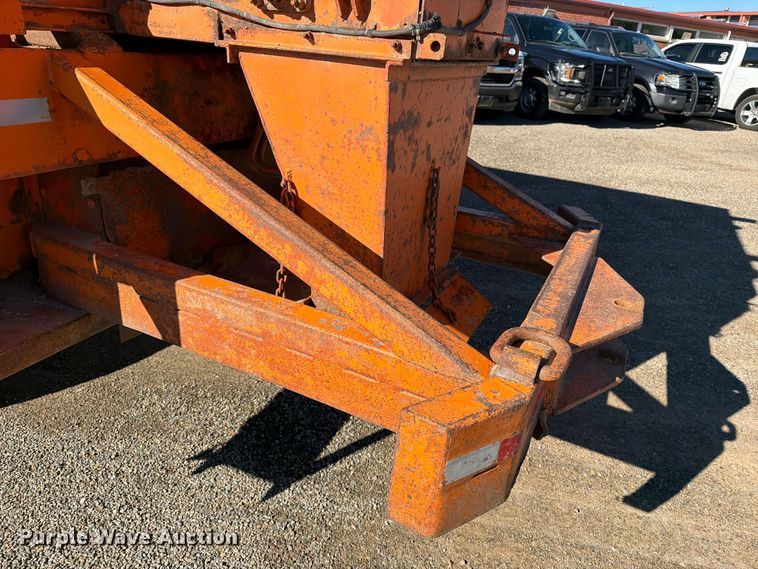image for item ED0225 1982 International 5070 spreader truck