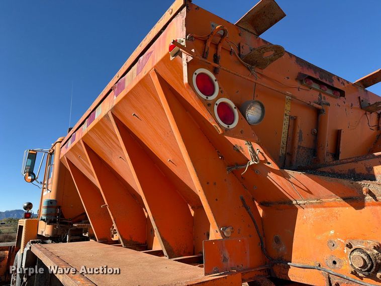 image for item ED0225 1982 International 5070 spreader truck