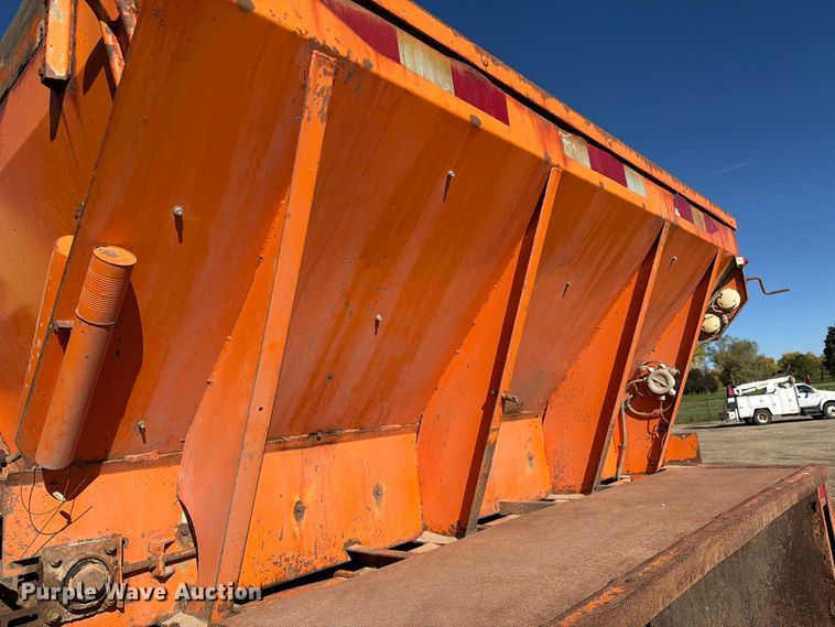 image for item ED0225 1982 International 5070 spreader truck