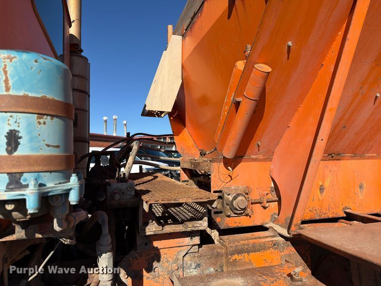 image for item ED0225 1982 International 5070 spreader truck