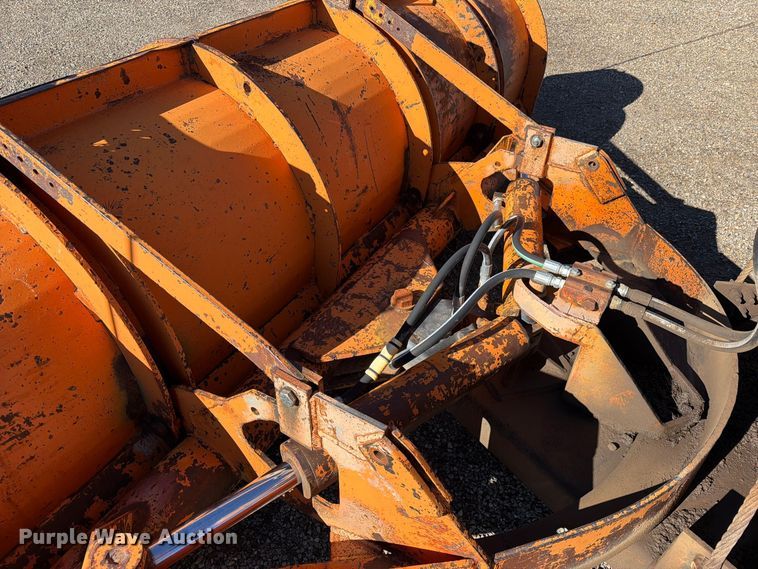 image for item ED0225 1982 International 5070 spreader truck